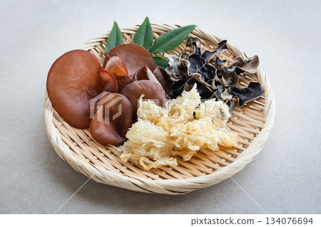 White wood ear mushrooms, dried wood ear mushrooms, and fresh wood ear mushrooms White wood ear mushrooms, dried wood ear mushrooms, and fresh wood ear mushrooms 134076694