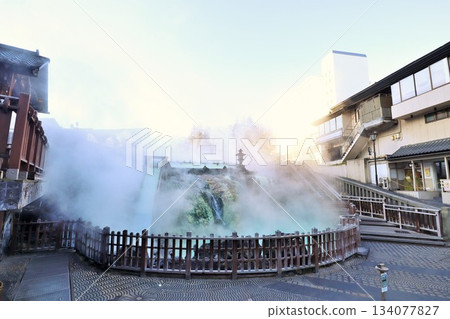 群馬縣草津市的湯畑 群馬縣草津市的湯畑 134077827