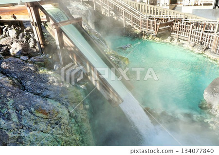 群馬縣草津市湯畑溫泉瀑布 134077840
