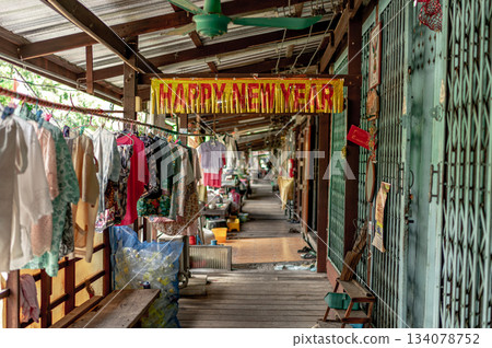 Scenery of an Asian market with old wooden buildings and a sense of everyday life 134078752