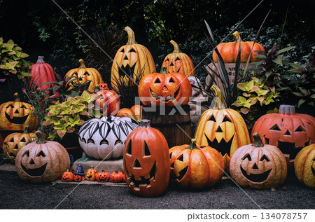 Halloween! Happy Pumpkin Friends 134078757