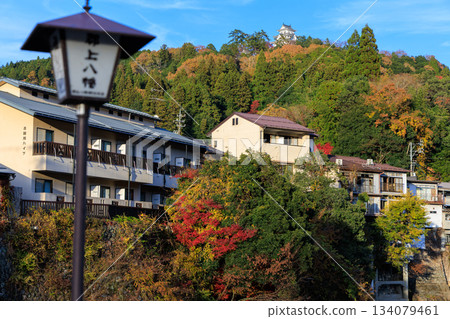 Autumn scenery of Gujo Hachiman Castle and the mountains with autumn leaves seen through the cityscape Autumn scenery of Gujo Hachiman Castle and the mountains with autumn leaves seen through the cityscape 134079461