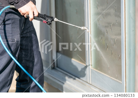 Window cleaning/high pressure washing Window cleaning/high pressure washing 134080133