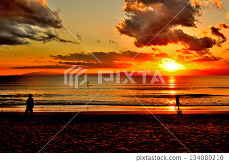 從片瀨西濱久沼海灘看到的傍晚景色 134080210