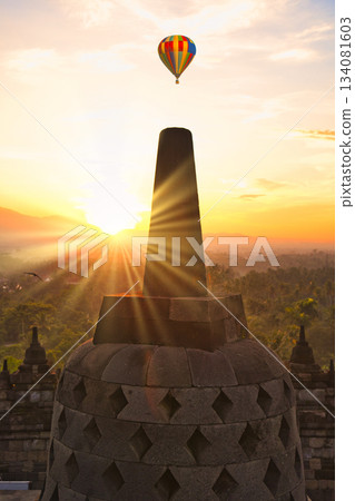 清晨，婆羅浮屠的景色美不勝收。 134081603