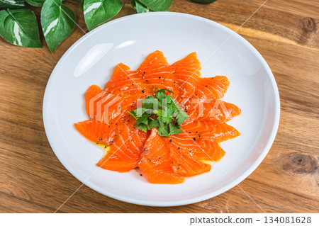 Salmon Carappcio 134081628