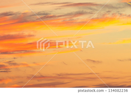 日落時分的天空，雲彩 d-2-3 青色 134082236