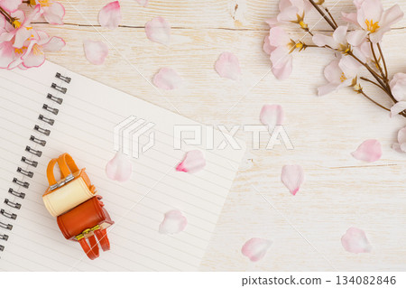 Graduation and entrance image | School bag, notebook and cherry blossoms 134082846