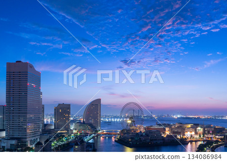 Kanagawa Prefecture: Dawn in the Yokohama Bay Area 134086984
