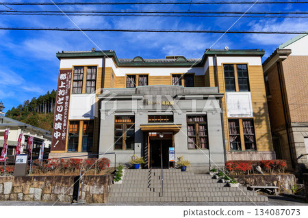 郡上八幡的復古西式博物館，以及藍天下的正面建築 134087073