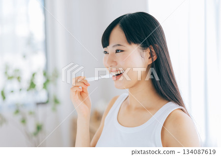 A young woman brushing teeth 134087619
