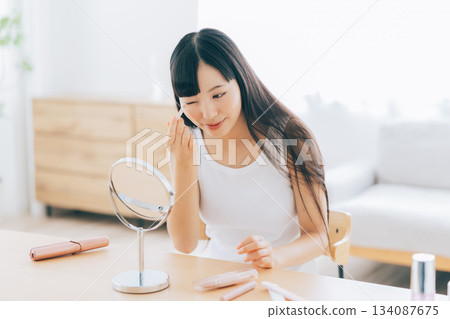 女人化妝 134087675