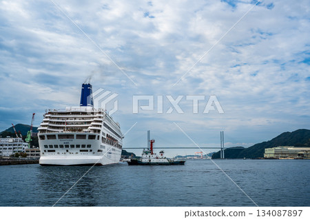 長崎港客輪（鋼琴樂園號）抵達松枝碼頭[長崎市] 134087897