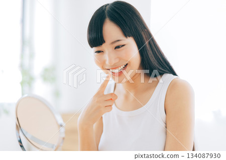 A clean dental woman A clean dental woman 134087930