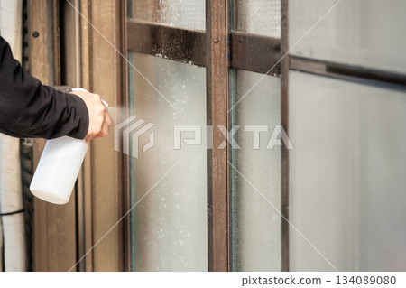 A man cleaning windows 134089080