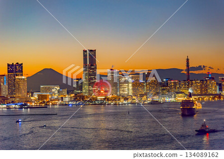 【神奈川縣】豪華遊輪「飛鳥二號」在美麗的夜空中從橫濱港未來站啟航 134089162