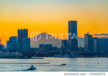 [Kanagawa Prefecture] Yokohama Minato Mirai evening view with a view of Mt. Fuji 134089259