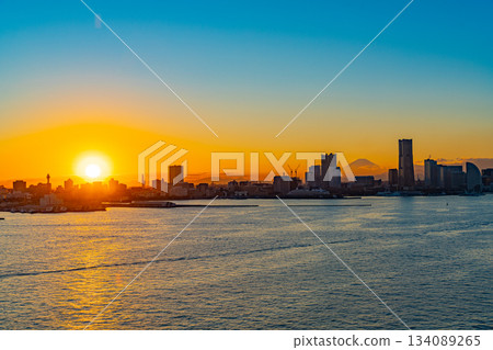 【神奈川縣】橫濱港未來夜景，遠眺富士山 134089265