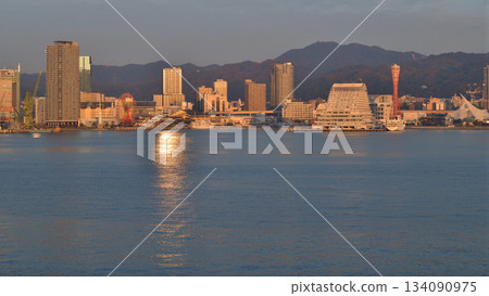 清晨的神戶港城市景觀，神戶灣地區 134090975