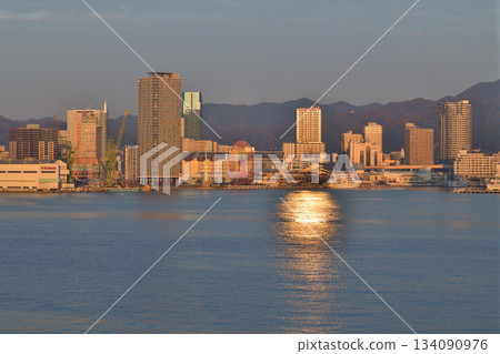 清晨的神戶港城市景觀,神戶灣地區 清晨的神戶港城市景觀,神戶灣地區 134090976