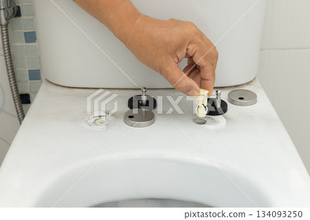 Worker replace hinge rubber plug and Screws for Toilet Seat 134093250