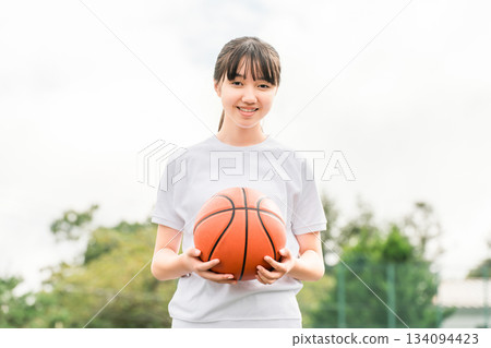Girls, children, elementary school students, junior high school students, high school students wearing gym clothes and holding basketballs Girls, children, elementary school students, junior high school students, high school students wearing gym clothes and holding basketballs 134094423
