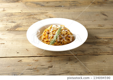 Spaghetti meat sauce with powdered cheese and rosemary 134094590