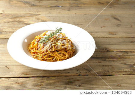 Spaghetti meat sauce with powdered cheese and rosemary Spaghetti meat sauce with powdered cheese and rosemary 134094593