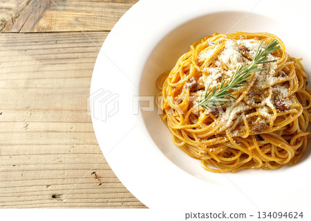 Spaghetti meat sauce with powdered cheese and rosemary Spaghetti meat sauce with powdered cheese and rosemary 134094624