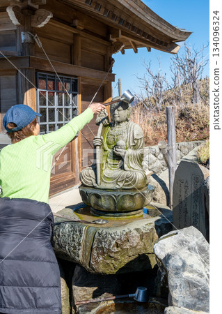 Purifying Jizo Bodhisattva: Pour hot water over him and make your heartfelt prayers. Purifying Jizo Bodhisattva: Pour hot water over him and make your heartfelt prayers. 134096324