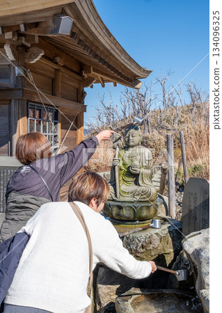 Purifying Jizo Bodhisattva: Pour hot water over him and make your heartfelt prayers. Purifying Jizo Bodhisattva: Pour hot water over him and make your heartfelt prayers. 134096325