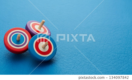 傳統的日本新年遊戲，以色彩繽紛的陀螺為特色。 134097842