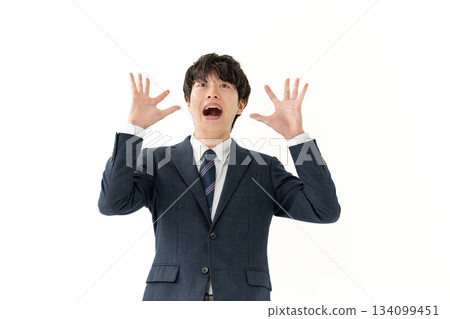 商人感到驚訝 134099451