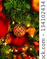 聖誕樹裝飾品的特寫 134102434