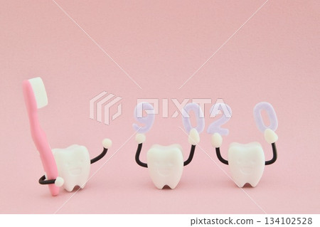 Miniature teeth holding up 9020 Miniature teeth holding up 9020 134102528