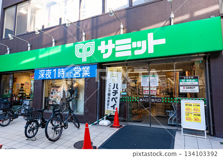 Summit Store 笹塚分店，位於東京都澀谷區笹塚市京王線笹塚車站北側。 134103392