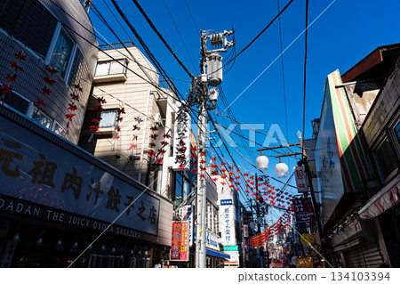 東京都澀谷區笹塚市京王線笹塚站北側的重吾通商店街景色 134103394