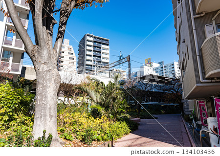 從京王線笹塚站西南方步行:笹塚綠道,原玉川渡槽,東京都澀谷區笹塚市。 從京王線笹塚站西南方步行:笹塚綠道,原玉川渡槽,東京都澀谷區笹塚市。 134103436
