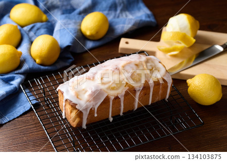 Homemade lemon pound cake 134103875