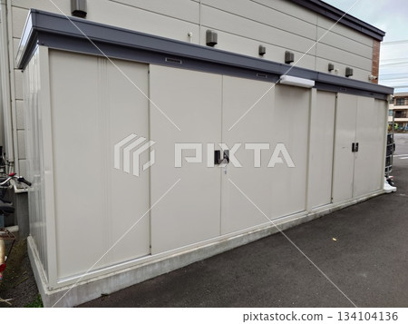 Steel storage shed (warehouse) installed in the store Steel storage shed (warehouse) installed in the store 134104136