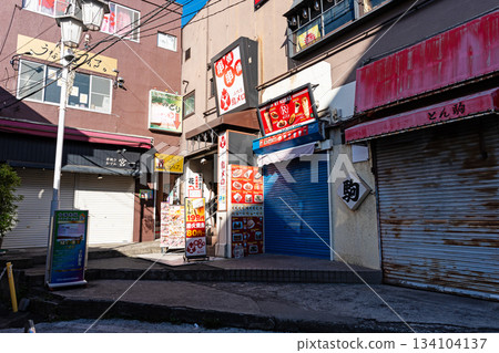 The drinking district in front of Bubeigawara Station, Katamachi, Fuchu City, Tokyo The drinking district in front of Bubeigawara Station, Katamachi, Fuchu City, Tokyo 134104137