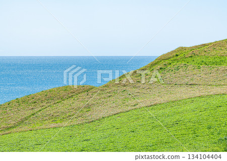 夏日青山和波光粼粼的大海(自然風光圖片) 夏日青山和波光粼粼的大海(自然風光圖片) 134104404