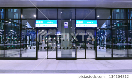 Warsaw, Poland. 28 November 2025. A display above the entrance to the escalator leading to one of the many platforms at Warszawa Zachodnia railway station. 134104812