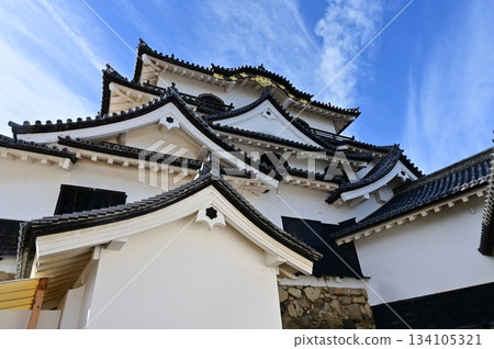 城堡塔樓和藍天(彥根城) 城堡塔樓和藍天(彥根城) 134105321