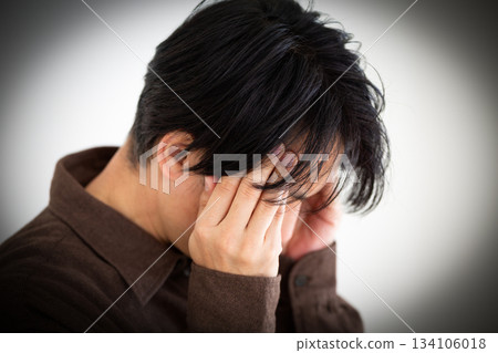 中年男子頭痛 134106018