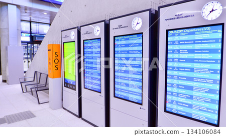 Warsaw, Poland. 28 November 2025. Electronic train timetable located at the Warszawa Zachodnia railway station. Warsaw, Poland. 28 November 2025. Electronic train timetable located at the Warszawa Zachodnia railway station. 134106084