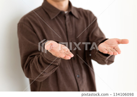 A middle-aged man in casual clothes making a recommended pose A middle-aged man in casual clothes making a recommended pose 134106098