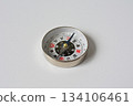 Compass needle (compass) white background 134106461