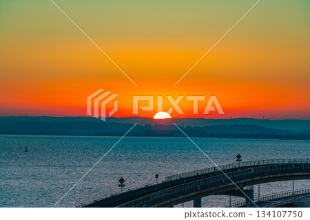 (Chiba) Sunrise in the direction of Kisarazu seen from Tokyo Bay Aqua-Line / Umihotaru PA 134107750