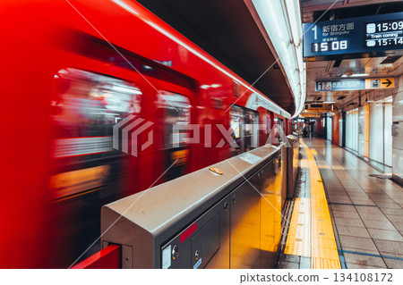 Shinjuku Station platform, Tokyo, Japan. Train arriving 134108172